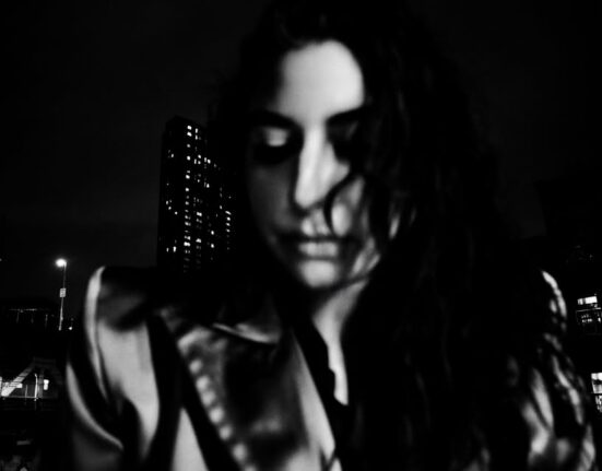 Arooj Aftab, promo foto