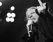 Bruce Dickinson (Iron Maiden) u Areni Zagreb 2022., foto Branko Galičić (arhiva SoundGuardian)