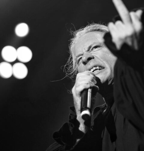 Bruce Dickinson (Iron Maiden) u Areni Zagreb 2022., foto Branko Galičić (arhiva SoundGuardian)