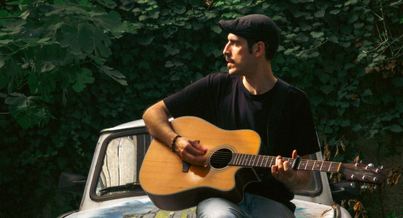 Seed Holden, promo foto