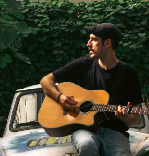 Seed Holden, promo foto