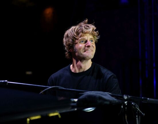 Zvjezdan Ružić - Performing A Storm in a Teacup, promo foto