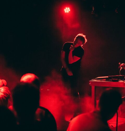 Neon Lies (foto: promo)