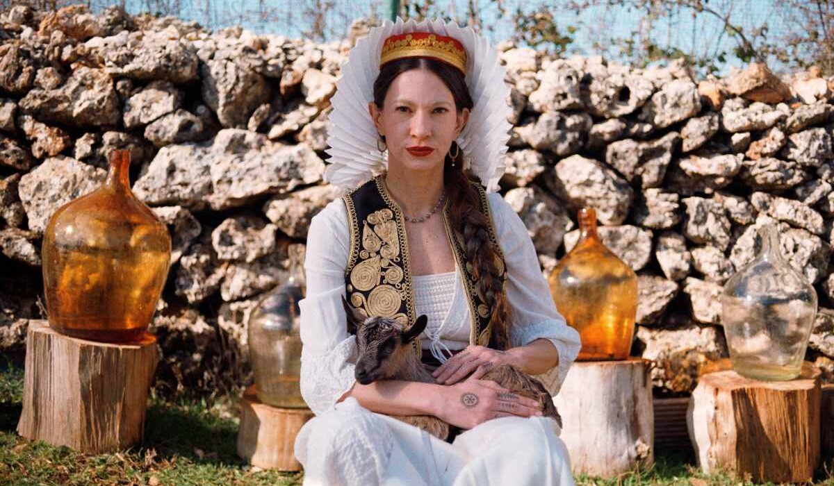 Sara Renar, photo by Dario Matić