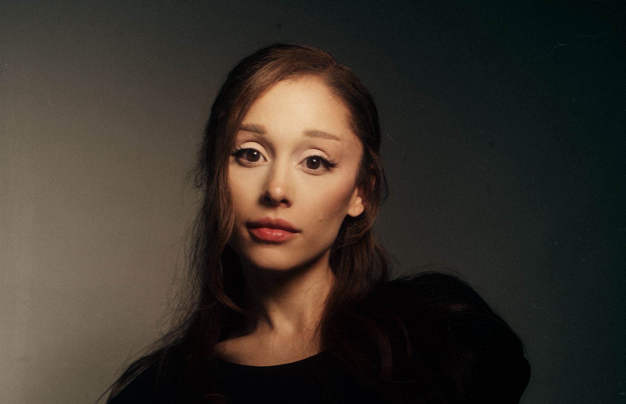 Ariana Grande press image, foto: @katiatemkin - Universal Music