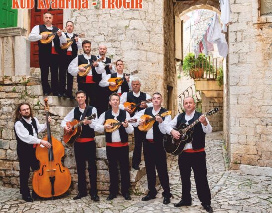 Mandolinski orkestar KUD Kvadrilja - Tradicijski plesovi srednje Dalmacije